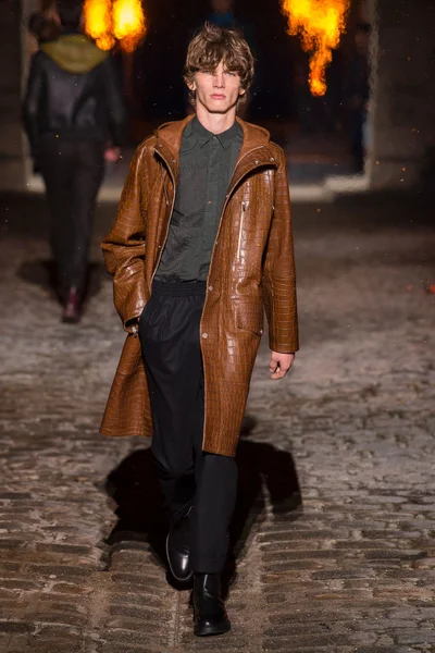 Look 32